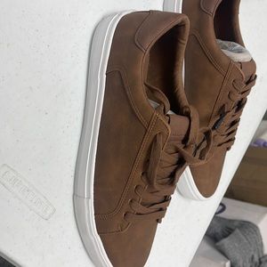 New shoes I ordered from u I ordered it from Europe, but it was different size